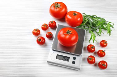 Dijital mutfak Terazi ile domates