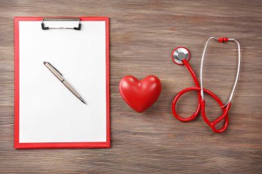 Reçete ile kırmızı stetoskop