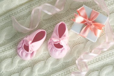 Bebek Patiği örme şal üzerinde