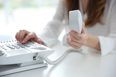İşkadını IP telefon ile