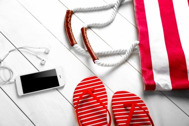 Plaj aksesuarları ve telefon