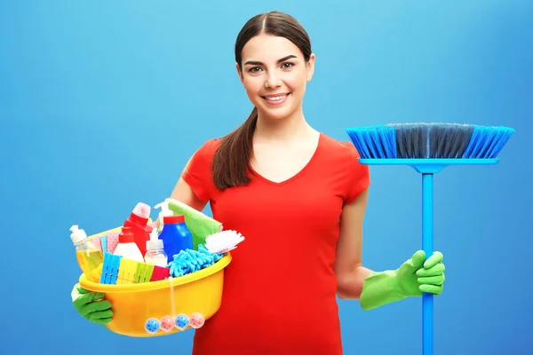 Limpiador femenino sobre fondo — Foto de Stock