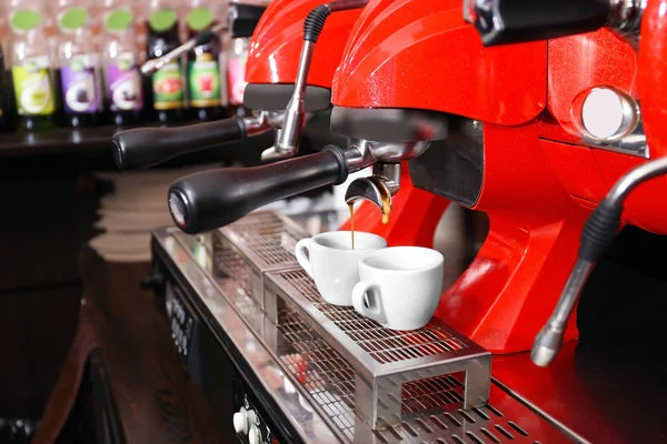 Coffee machine with cups — Stock Photo, Image