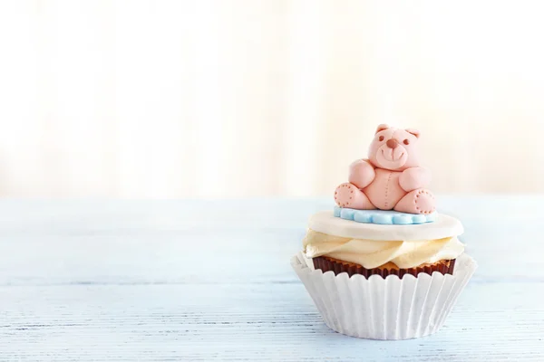 Delicioso cupcake no fundo — Fotografia de Stock