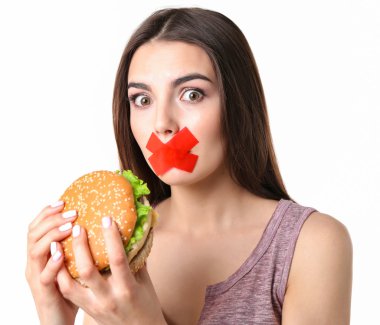 kadın bağlı ağız ile