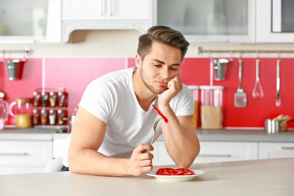 Hombre y comida saludable — Foto de Stock