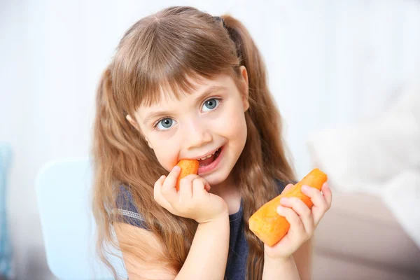 Little girl with carrot — Stock Photo, Image