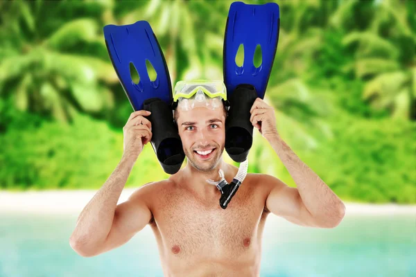 Junger Mann mit Schwimmmaske — Stockfoto