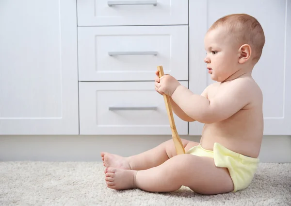 Baby boy spelen — Stockfoto