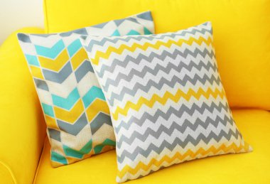 Şık yastık yığını