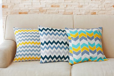 Şık yastık yığını