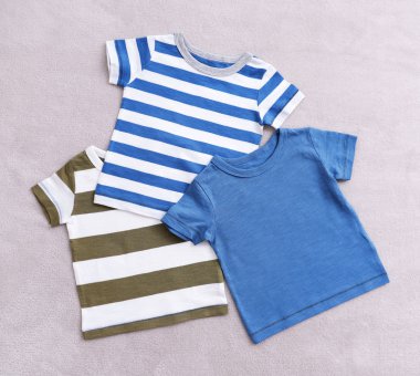 arka plan üzerinde bebek giysileri