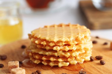 Lezzetli waffle bal ile 