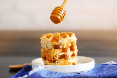 Waffle üzerine dökerek tatlım