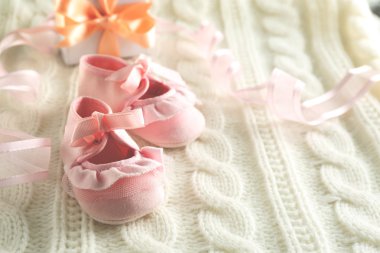 Bebek Patiği örme şal üzerinde