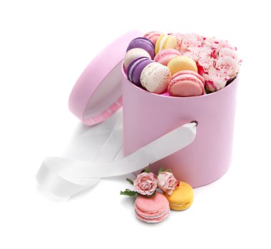 Lezzetli macaroons ve gül 