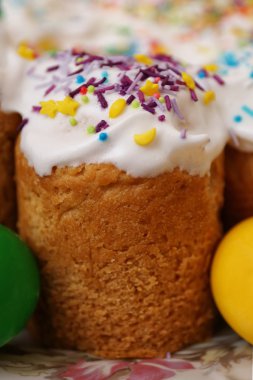 Paskalya yumurtaları ve pastalar