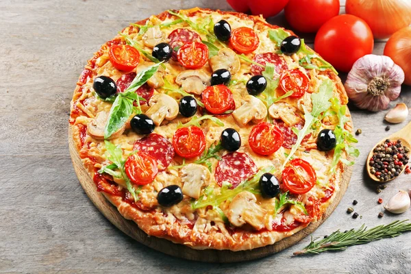 Leckere leckere Pizza — Stockfoto