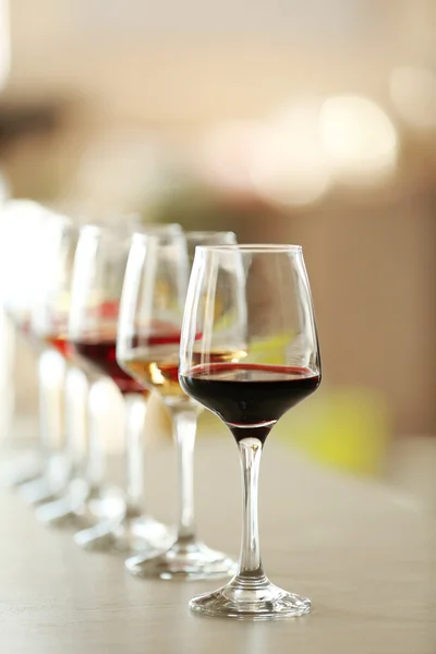 Muchas copas de vino diferentes — Foto de Stock