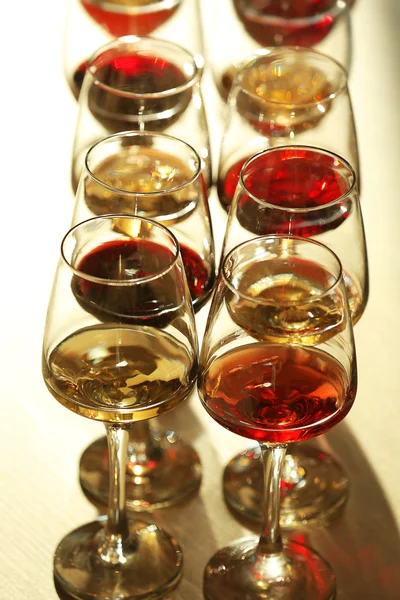 Many glasses of different wine — Stock Photo, Image