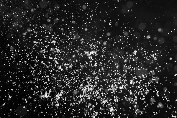 Sneeuwvlokken op zwart — Stockfoto