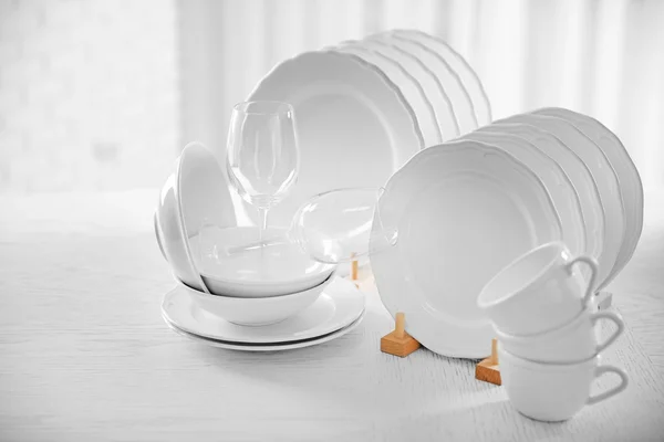 Yeni beyaz tabaklar kümesi — Stok fotoğraf