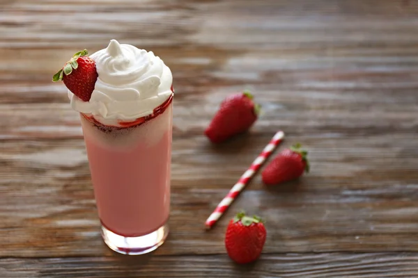 Delicious strawberry milkshake — Stock Photo, Image