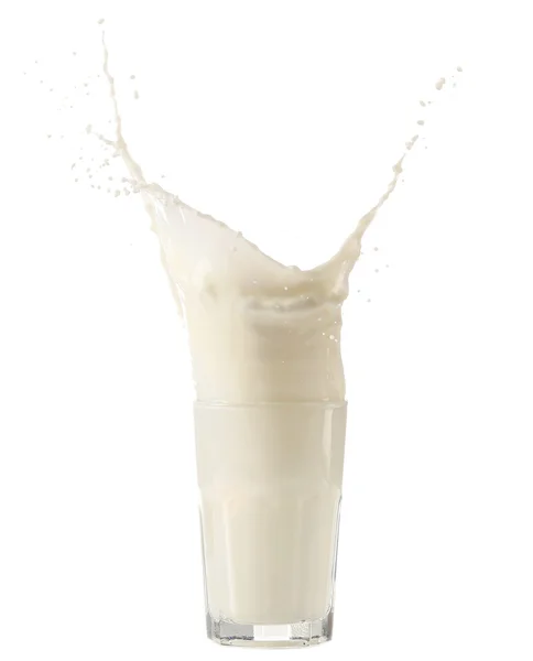 Vaso con leche salpicada — Foto de Stock