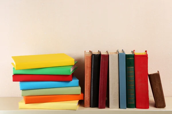 Many books on shelf — Stock Photo, Image