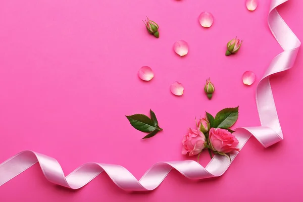 Rose fresche con nastro — Foto Stock
