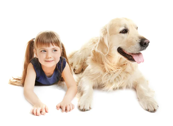 Klein meisje en grote vriendelijke hond — Stockfoto