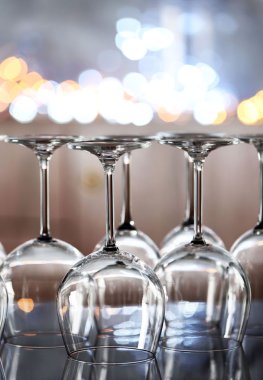 Kalkık ayaklı büyük kadehler 