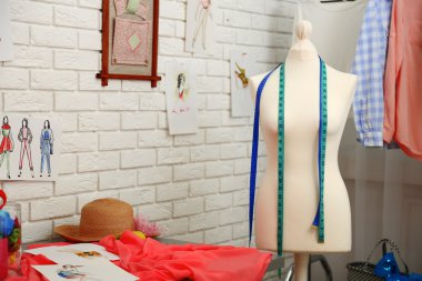 Teyp ölçme ile terzi mankeni 