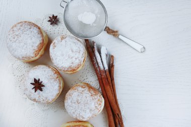 pudra şekeri ile çörek