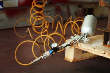 Ahşap stand boya tabancası