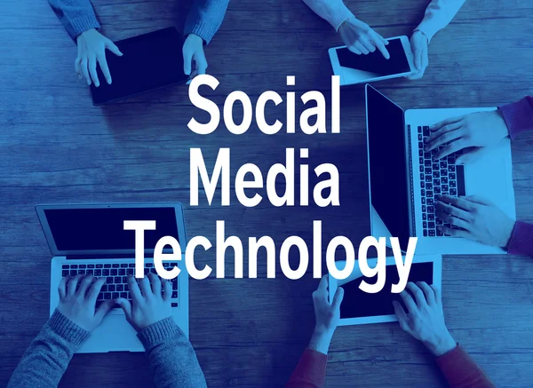 Conceito de tecnologia de mídia social . — Fotografia de Stock