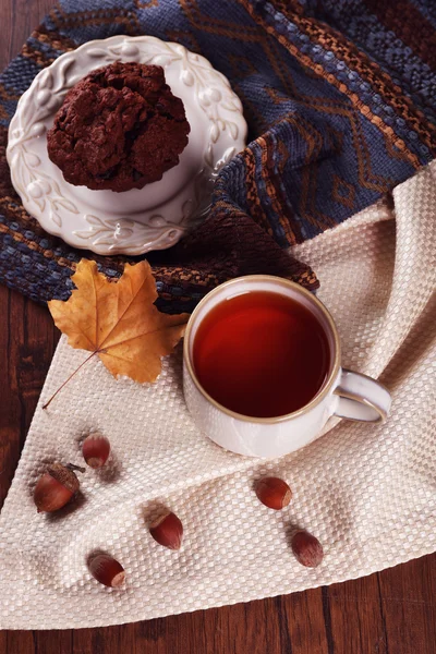 Cup of tea with autumn decor — Stock Photo, Image