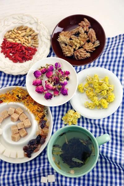 Cup of tea with aromatic dry tea — Stock Photo, Image