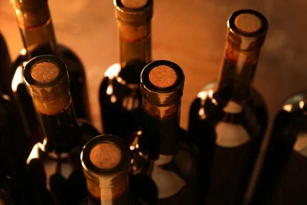 ワイン ・ ボトルのスタック — ストック写真
