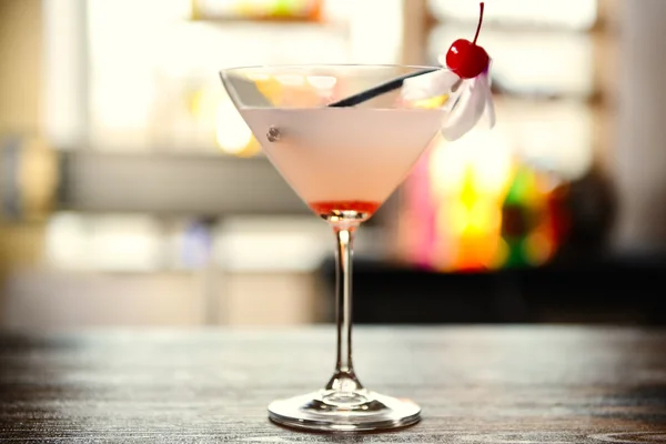 Glass of cocktail on background — Stock Photo, Image