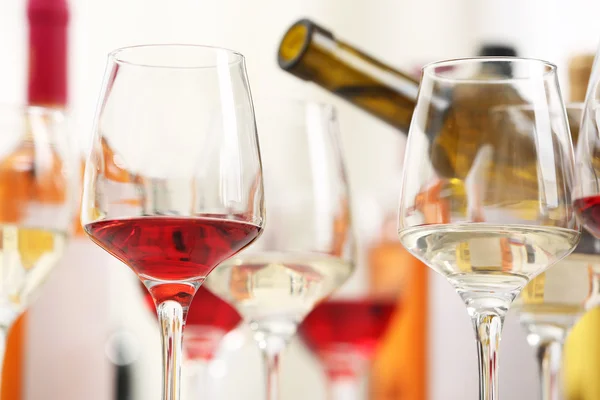 Gläser mit verschiedenen Weinsorten — Stockfoto