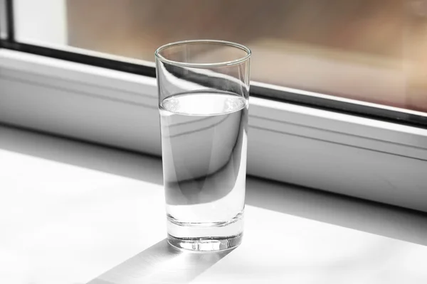 Glas van zuiver water — Stockfoto