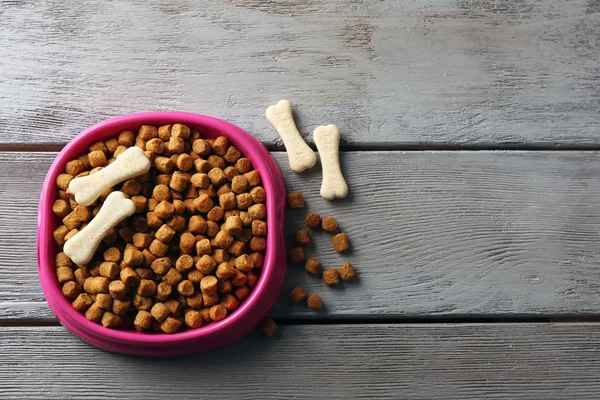 Comida para perros en bowl — Foto de Stock