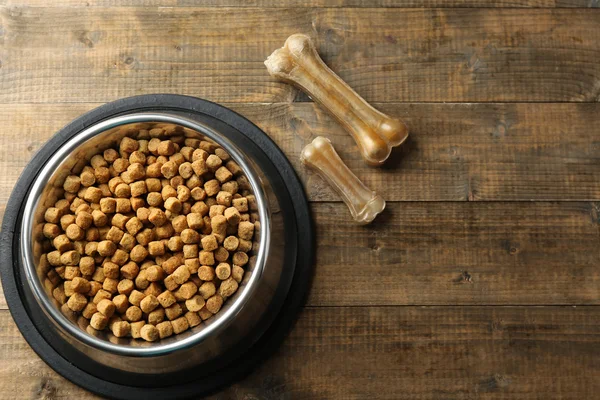 Comida para perros en bowl — Foto de Stock