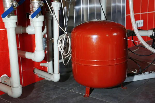 Sistema de calefacción en una sala de calderas —  Fotos de Stock