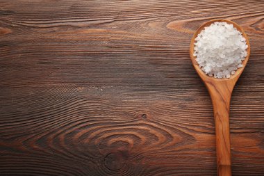 Deniz tuzu kaşıkla