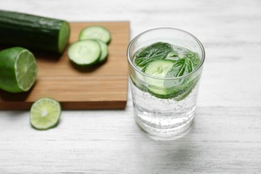 İnfüzyon salatalık suyu  