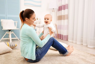 Anne ve küçük bebeği 