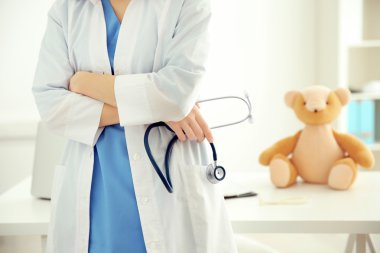 genç güzel kadın doktor 