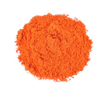İzole toz kırmızı biber 
